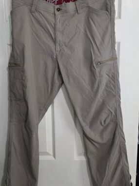 Wrangler Men's Cargo Pants in Light Tan